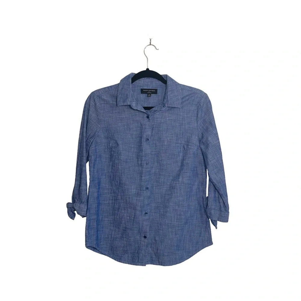 Banana Republic 100% Cotton Classic Fit Denim Button Down Shirt Small Women’s